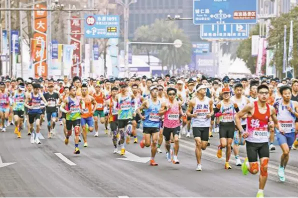 田径重庆马拉松是国内顶级路跑赛事